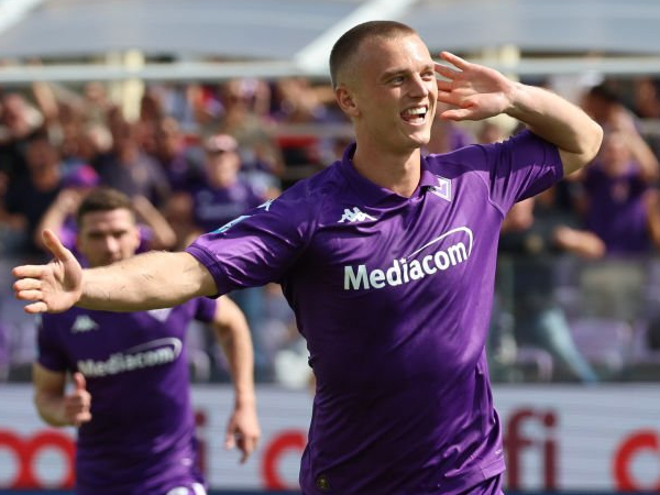 Fiorentina Kehilangan Albert Gudmundsson Setidaknya Satu Bulan