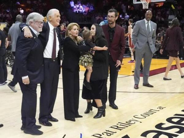Heat Dedikasikan Lapangan Untuk Mantan Pelatih Dan Presiden Pat Riley