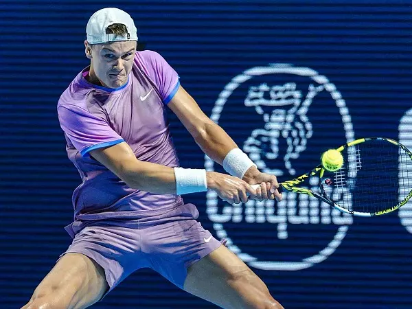 Holger Rune Bukukan Satu Tempat Di Perempatfinal Basel