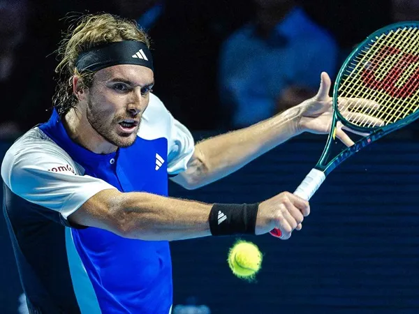 Stan Wawrinka Kandas, Stefanos Tsitsipas Bertahan Di Basel