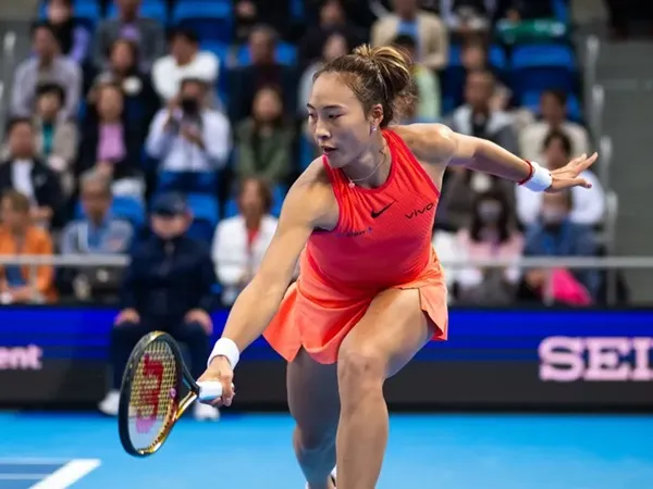 Untuk Kali Kedua Berturut-Turut, Zheng Qinwen Maju Ke Final Di Tokyo