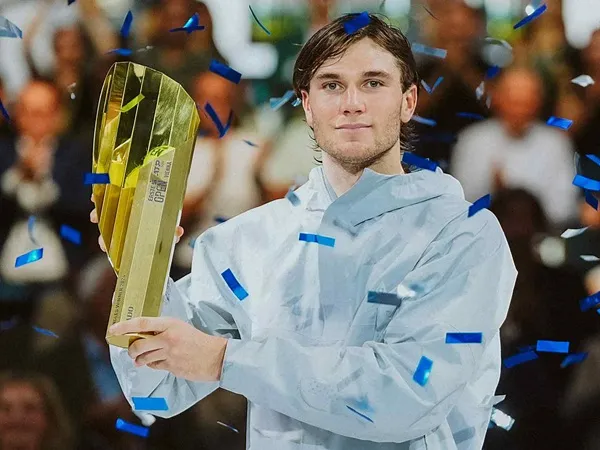 Berjuang Lewati Final Dramatis, Jack Draper Naik Podium Juara Di Wina
