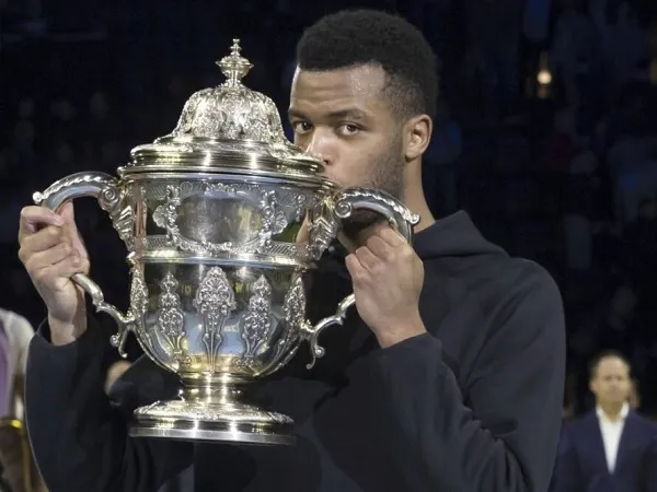 Giovanni Mpetshi Perricard Torehkan Tinta Emas Di Basel