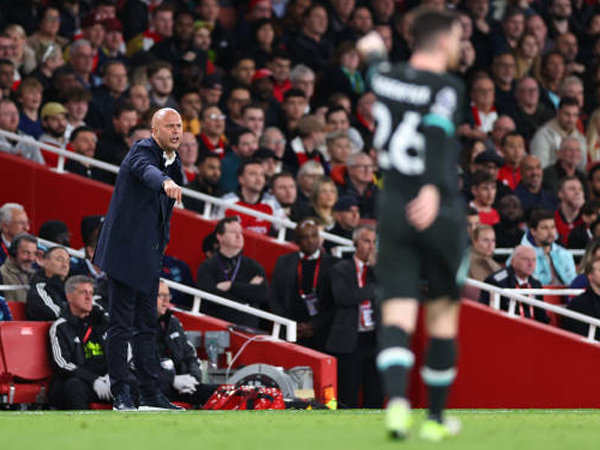 Pesan Arne Slot di Jeda Babak Bantu Liverpool Bangkit di Emirates