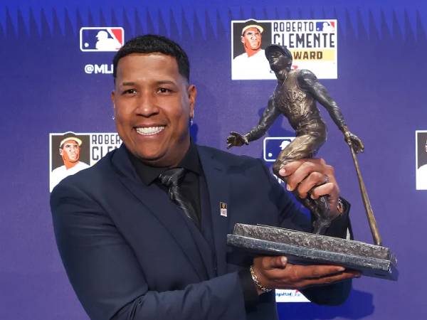 Salvador Perez Raih Penghargaan Roberto Clemente Award