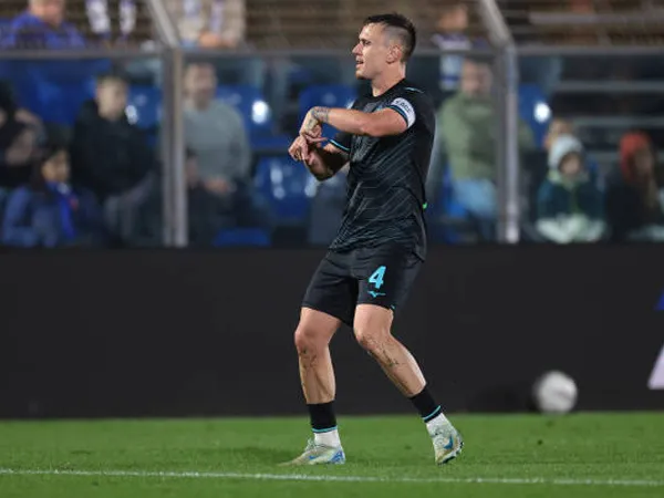 Kenakan Ban Kapten, Patric Merasa Bangga Jadi Wakil Fans Lazio di Lapangan