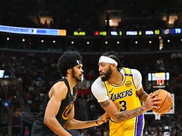Anthony Davis Pimpin Lakers Menang di Kandang Raptors