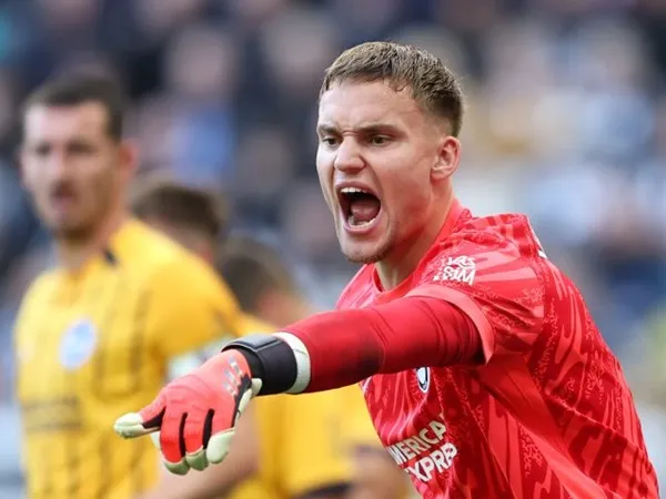 Barcelona Bidik Salah Satu Kiper Muda di Inggris