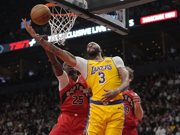 Anthony Davis kurang puas meski Lakers sukses permalukan Raptors.