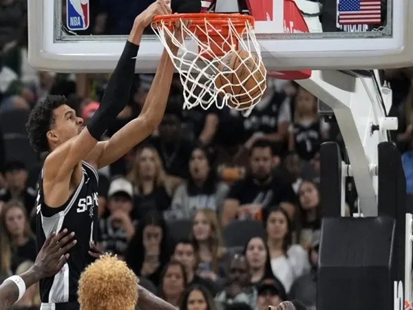 Keldon Johnson Cemerlang, Spurs Mengalahkan Timberwolves
