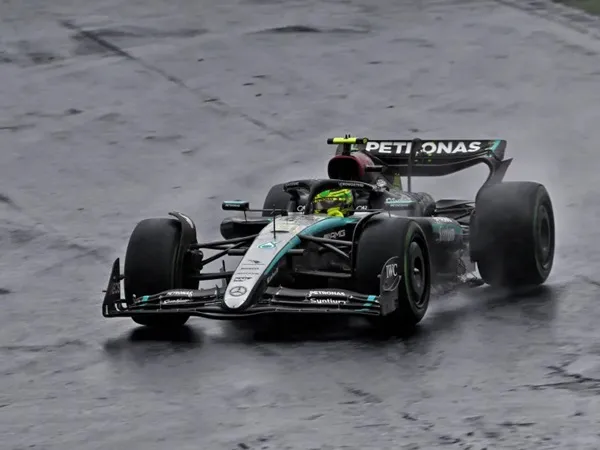 Lewis Hamilton Kritik Kecepatan Mobilnya di GP Brasil