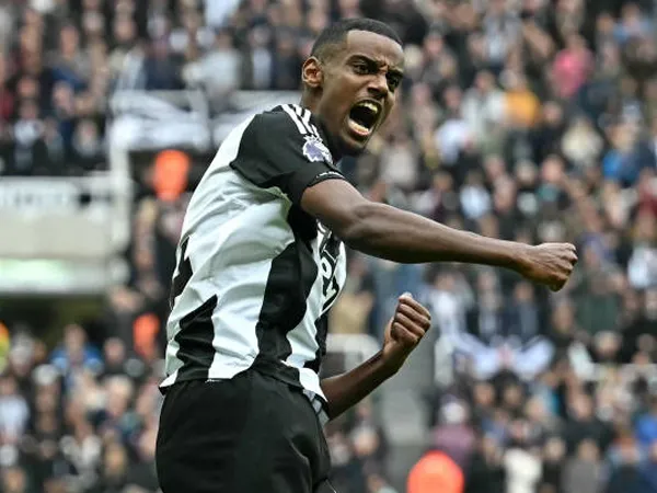 Newcastle United Kalahkan Arsenal, Alexander Isak Puji Peran Fans