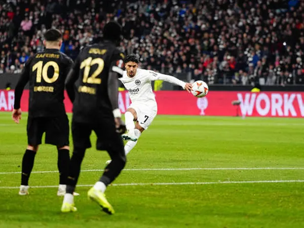 Gol Omar Marmoush Bantu Eintracht Frankfurt Menang 1-0 Atas Slavia Praha