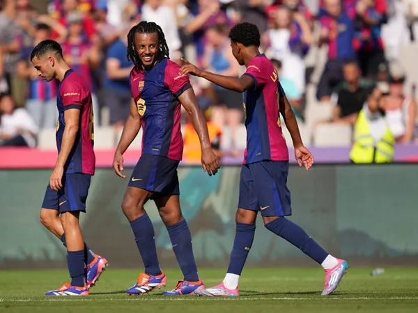 Jules Kounde Akan Kembali Bermain di Bek Tengah