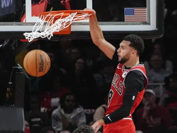 Zach LaVine mencetak 18 poin saat Chicago Bulls mengalahkan Atlanta Hawks 125-113 pada Sabtu (9/11). (Foto: AP)