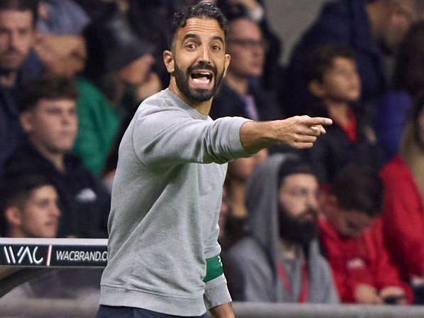 Ruben Amorim Datang, Phil Jones Beri Peringatan Pada Pemain MU