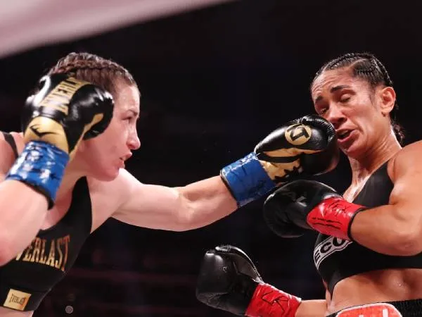 Katie Taylor Lagi-Lagi Kalahkan Amanda Serrano Secara Kontroversial