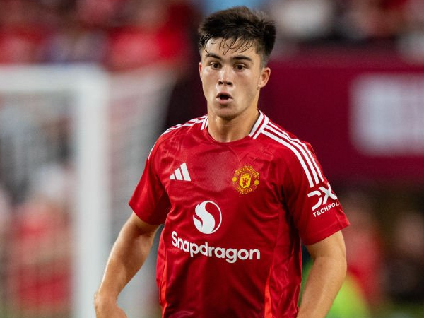 Aston Villa Tertarik Bajak Harry Amass dari Manchester United