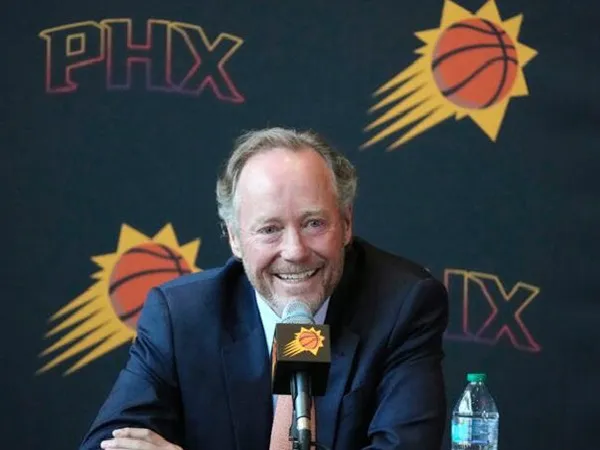 Mike Budenholzer Minta Suns untuk Tetap Bersatu