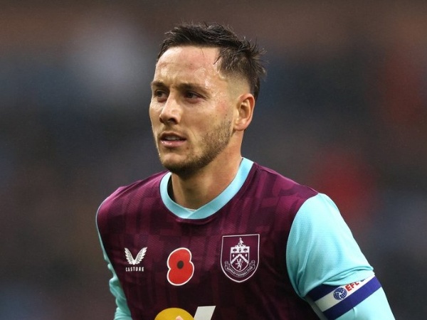 Lazio Turut Berburu Servis Kapten Burnley Jelang Bursa Januari