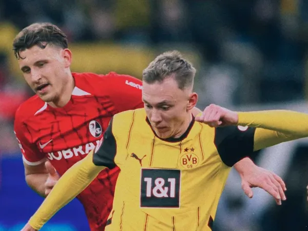 Maximilian Beier mencetak gol pertama Borussia Dortmund ke gawang SC Freiburg