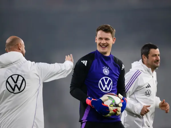 VfB Stuttgart Beri Deadline ke Bayern untuk Pulangkan Alexander Nubel