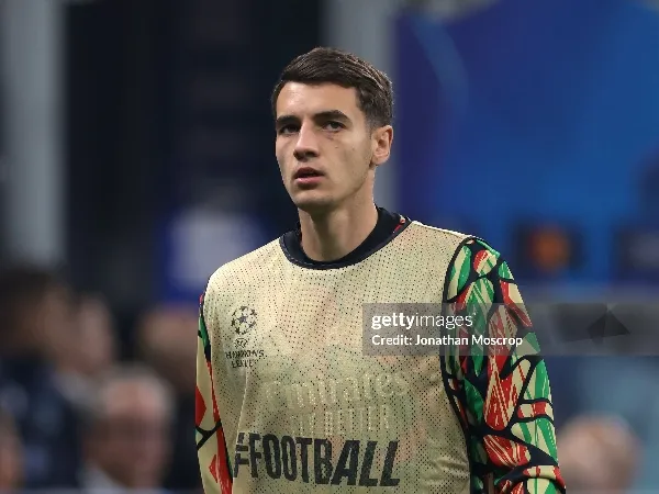 Bek Arsenal, Jakub Kiwior, dikaitkan dengan Napoli