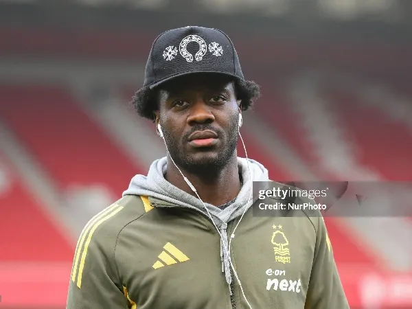 Bek Nottingham Forest, Ola Aina