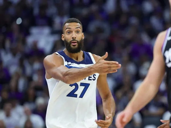 Timberwolves Dianggap Salah Mendepak Karl-Anthony Towns Bukan Gobert