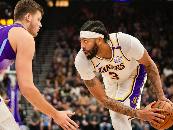 Anthony Davis Klaim Bisa Block Layup Collin Sexton