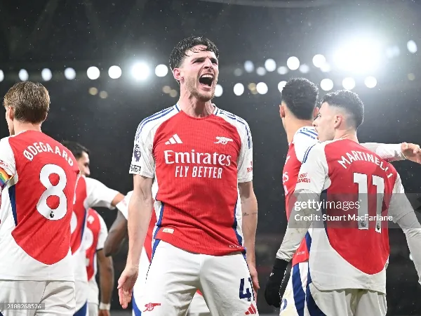 Declan Rice membantu Arsenal mengalahkan Manchester United 2-0 di Emirates Stadium, Kamis (5/12)