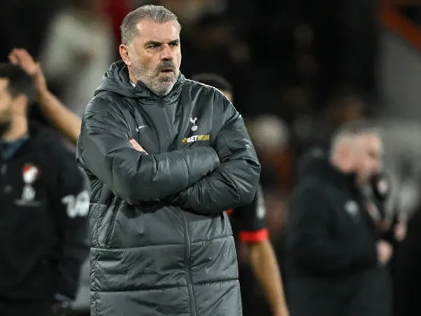 Ange Postecoglou Hadapi Langsung Kemarahan Fans Tottenham Usai Kekalahan