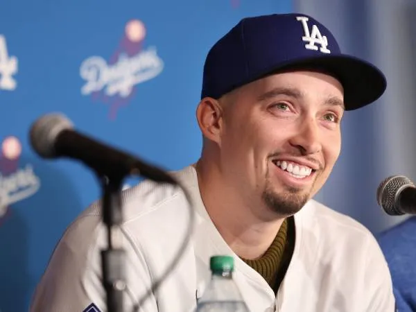 Blake Snell terlihat saat perkenalan dalam konferensi npers pada Selasa lalu. (Foto: AP)