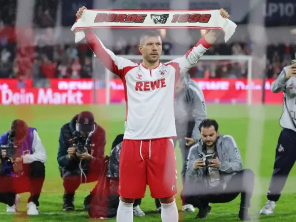 Lukas Podolski: Harry Kane Belum Sehebat Ronaldo atau Messi!