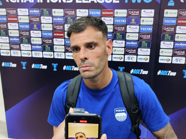 Tyronne Main Dengan Kondisi Tidak Fit Saat Hadapi Zhejiang
