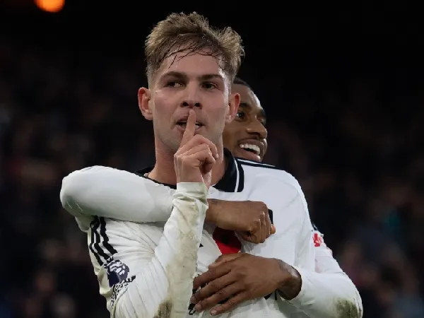 Gelandang Fulham, Emile Smith Rowe, bersiap menghadapi mantan klubnya Arsenal