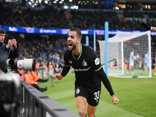 Bek tengah Feyenoord yaitu David Hancko, dilaporkan menjadi incaran Juventus untuk mengatasi krisis lini belakang tim di bursa transfer Januari / via Getty Images