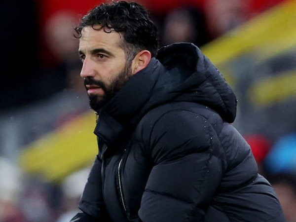 Phil Jones: Ruben Amorim Masih Butuh Waktu di Manchester United