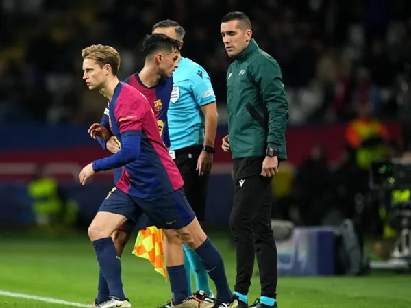 Hansi Flick Tanggapi Kritikan untuk Frenkie de Jong