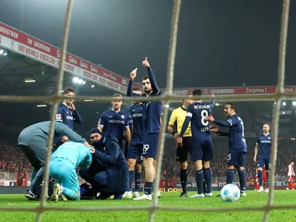 Kiper Dihantam Korek Api, VfL Bochum Mainkan Striker sebagai Penjaga Gawang