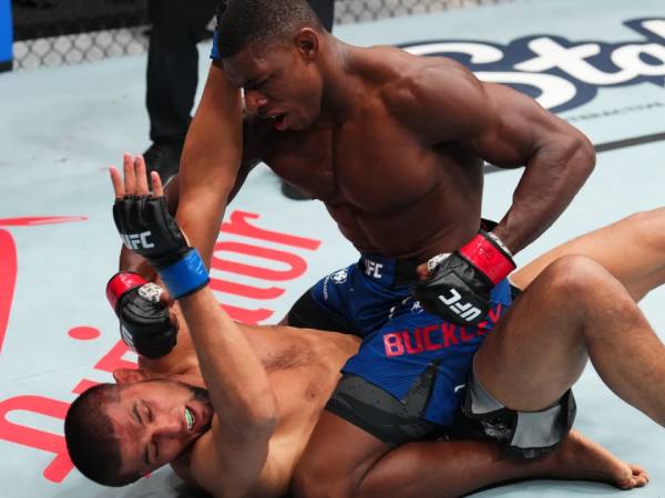 Dokter Hentikan Pertarungan, Joaquin Buckley Sukses TKO Colby Covington