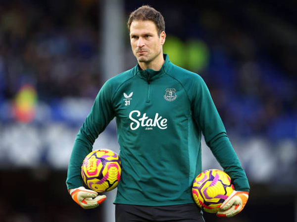 Asmir Begovic Yakin Masa Depan Everton Akan Lebih Cerah dengan Pemilik Baru