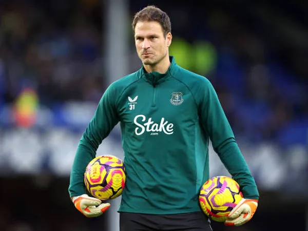 Asmir Begovic Yakin Masa Depan Everton Akan Lebih Cerah dengan Pemilik Baru