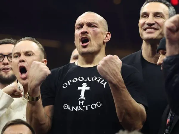 Oleksandr Usyk disebut sebagai petarung terhebat di divisi glamor tinju sejak Lennox Lewis pensiun pada 2004. (Foto: AP)
