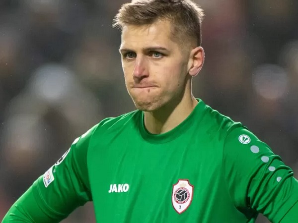 Como Resmi Konfirmasi Perekrutan Jean Butez dari Royal Antwerp