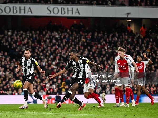 Jamie Redknapp Kritik Strategi Bertahan Arsenal Usai Kalah dari Newcastle