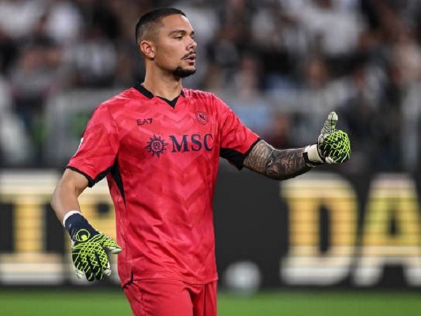 Napoli dan Cagliari Resmi Bertukar Kiper: Simone Scuffet dan Elia Caprile