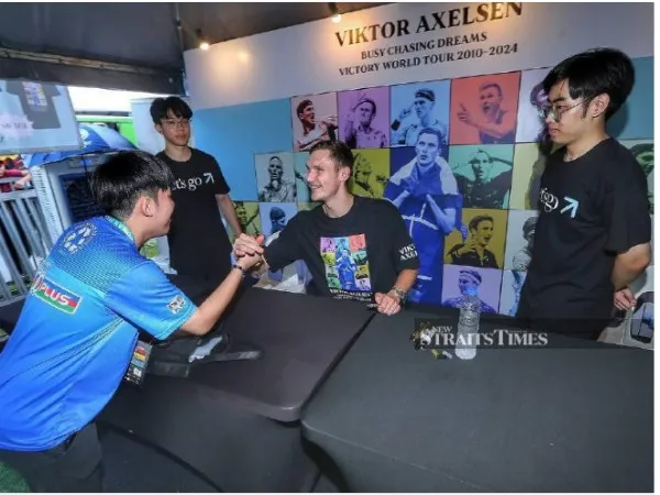 Tersingkir Dari Malaysia Open 2025, Viktor Axelsen Lomba Panco Dengan Fans Lokal