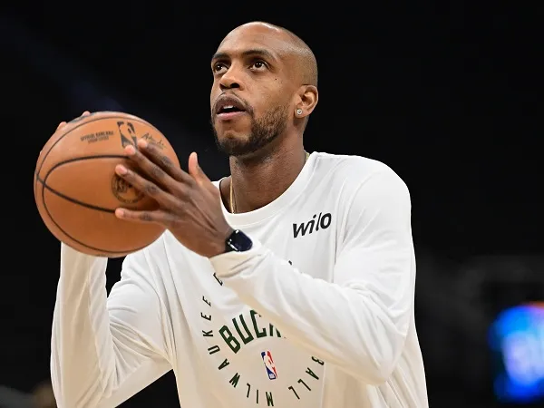 Milwaukee Bucks cadangkan Khris Middleton untuk alasan jangka panjang.