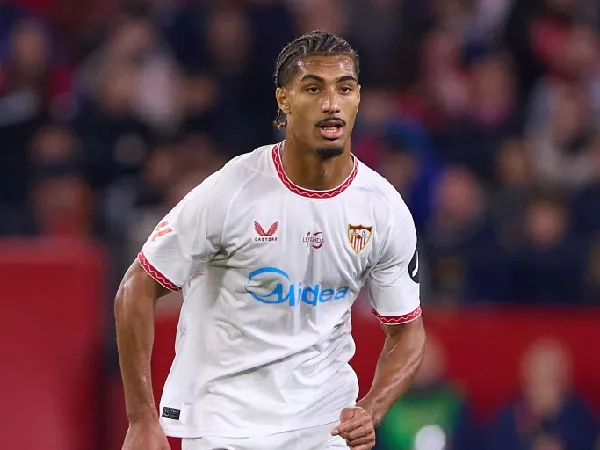 Newcastle United Incar Bek Tengah Sevilla, Loic Bade